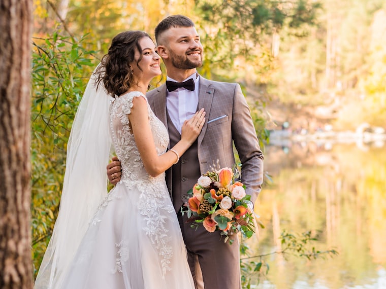 Los novios al atardecer